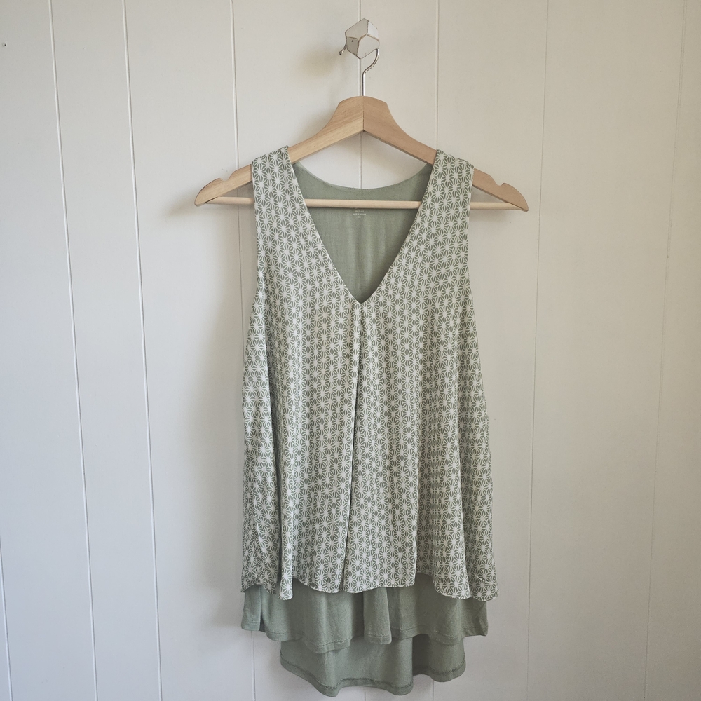 ☆ LOFT Sage Patterned Double-Layer Tank Top